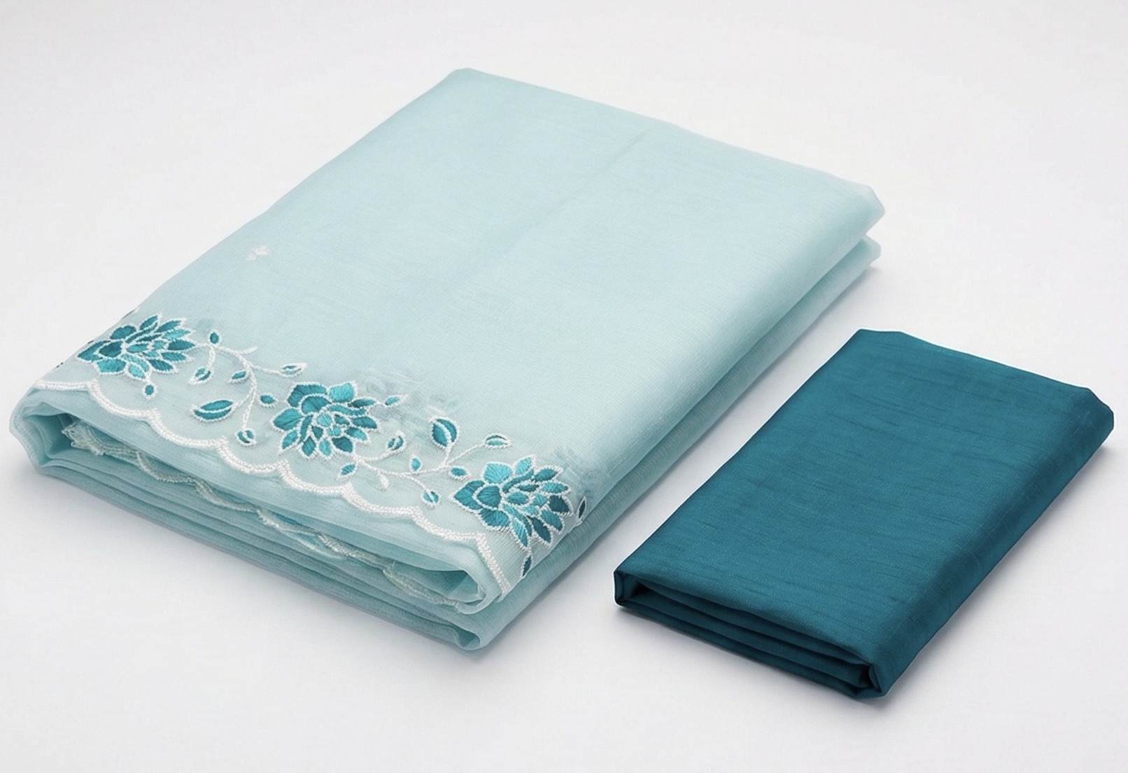 Beautiful Supernet Floral Embroidery Saree - Image 3